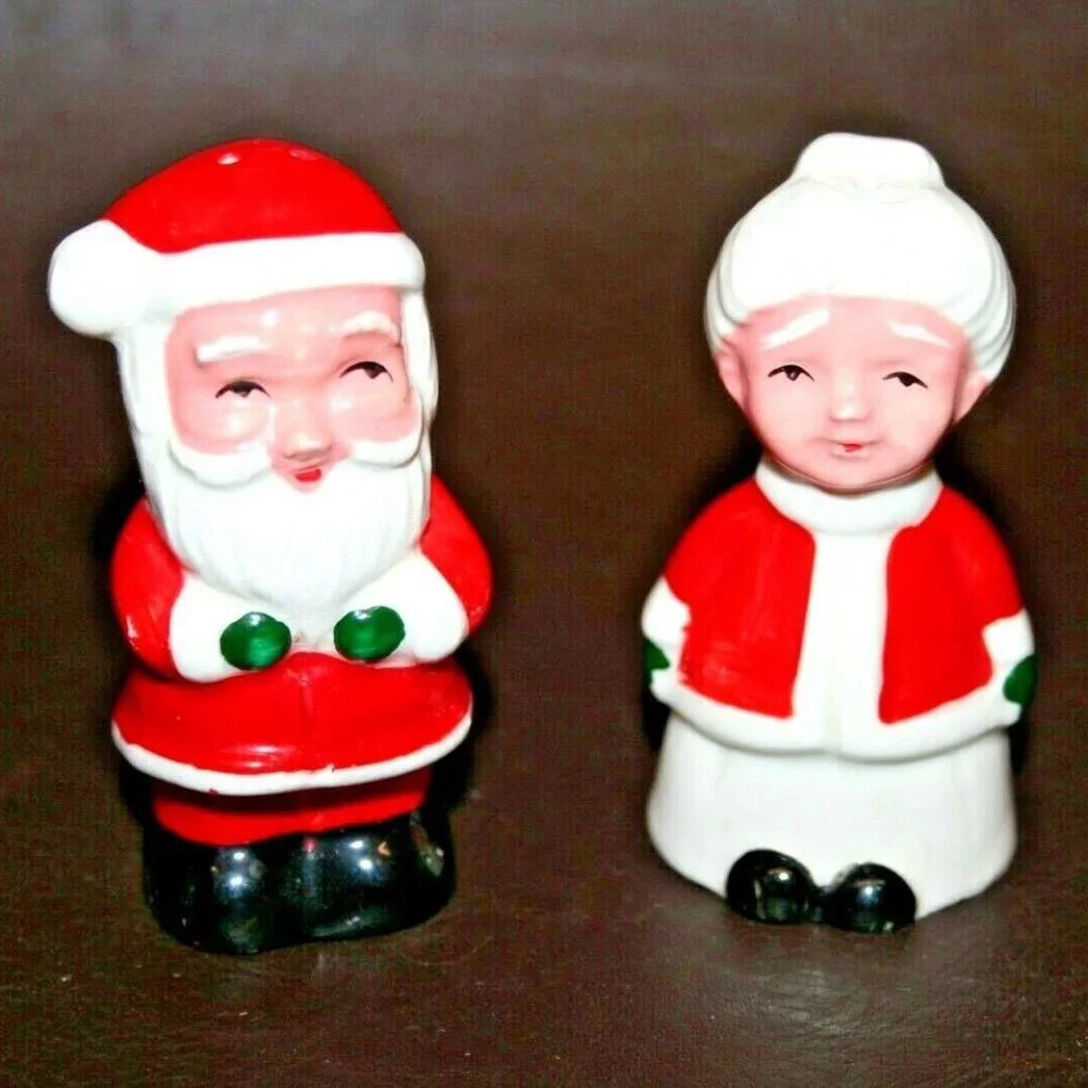 VTG salt and pepper shakers Mr.&  Mrs. Santa
